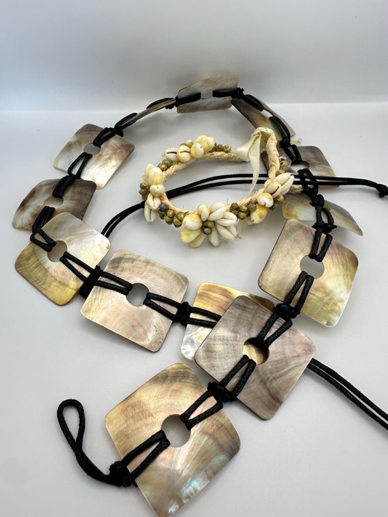 Mother of Pearl XS belt and Tahitian Bracelet