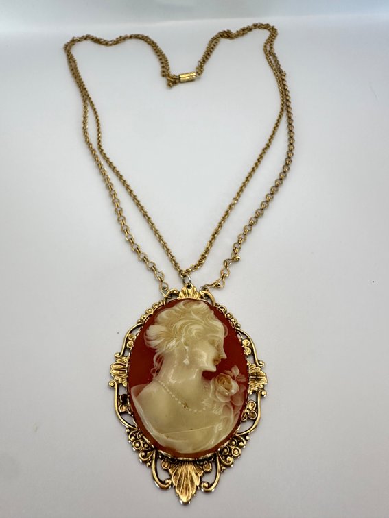 Vintage cameo necklace 