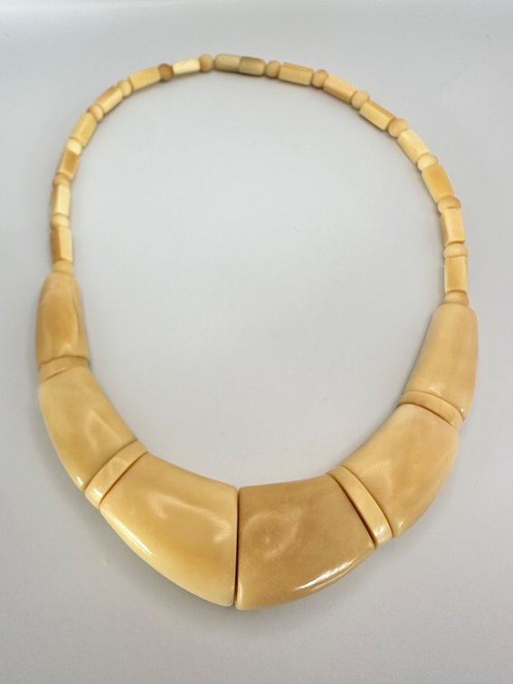 Vintage High End Heavy Lucite Necklace with Hidden Barrel Clasp 