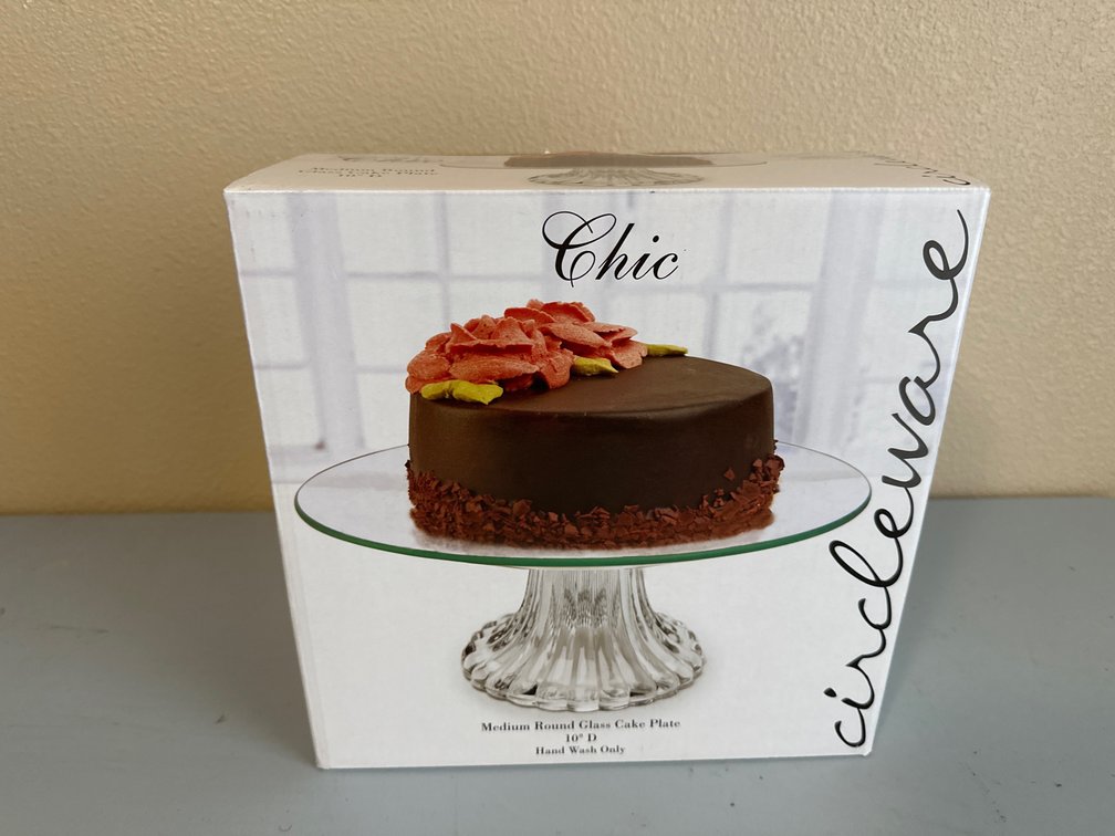 Glass cake plate