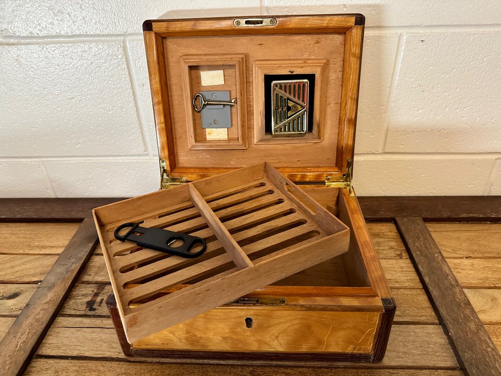 Wooden Cigar Humidor Box with Lock and Key