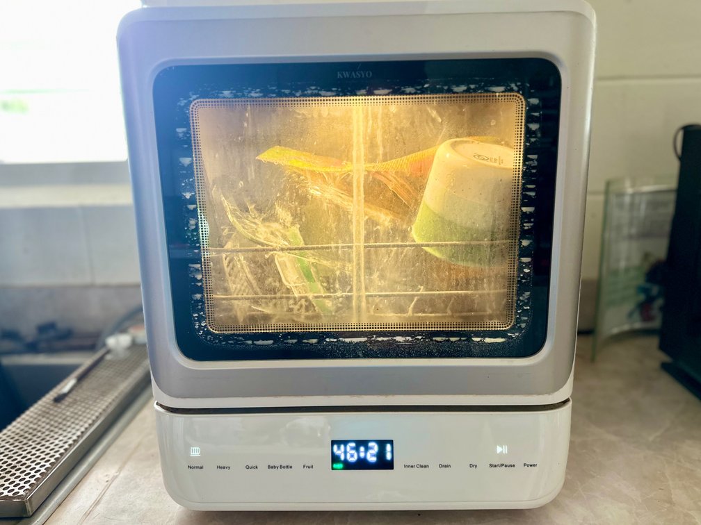 Counter top portable dishwasher