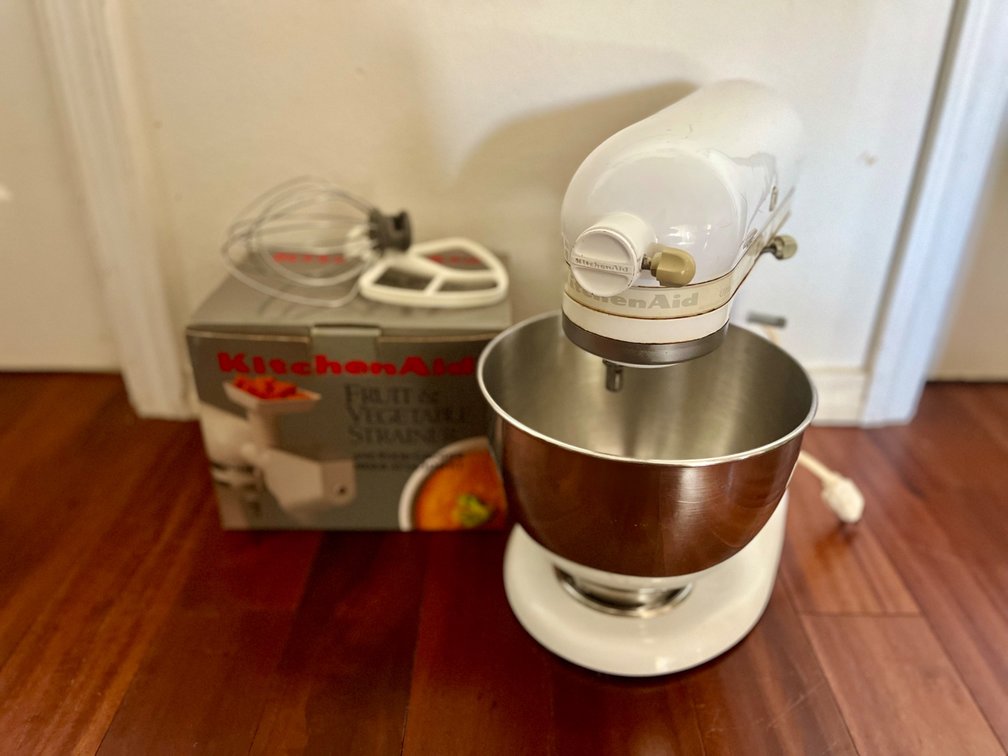 Kitchen Aid Mixer & Accessories 