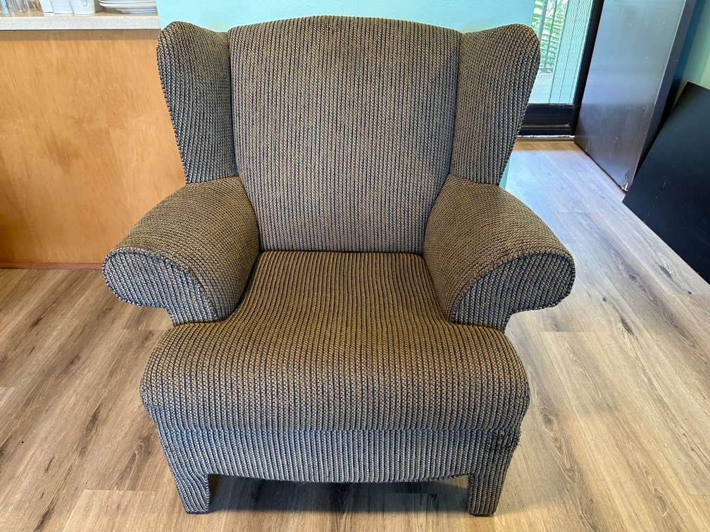 Plush Armchair – Ideal DIY Refurbishment Project 