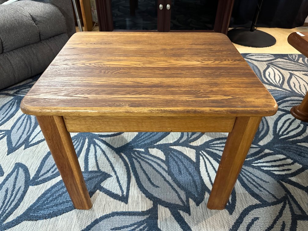 Solid Oak Side Table – Classic and Sturdy