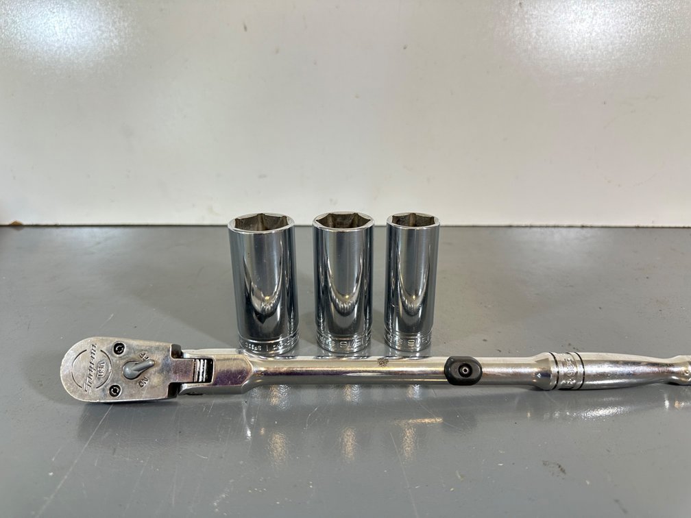 Snap-On Compact Ratchet with Three Chrome Sockets