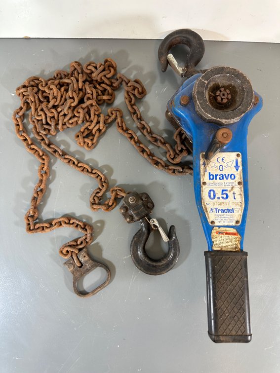 Bravo 0.5 Ton Chain Hoist with Hooks