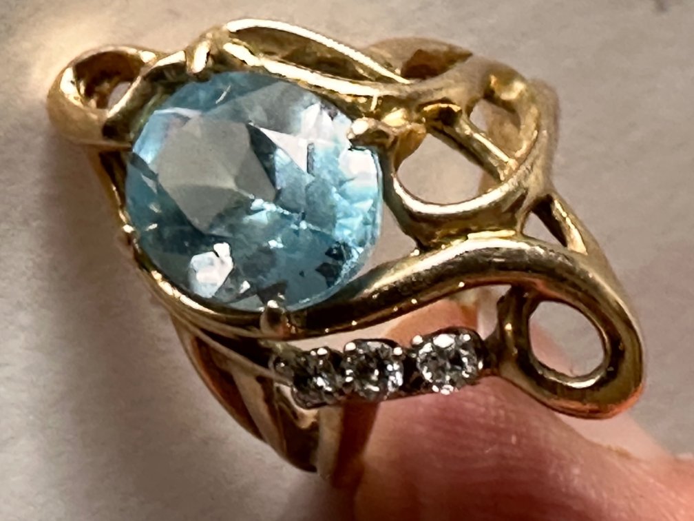 14k aqua marine, diamond and gold ring