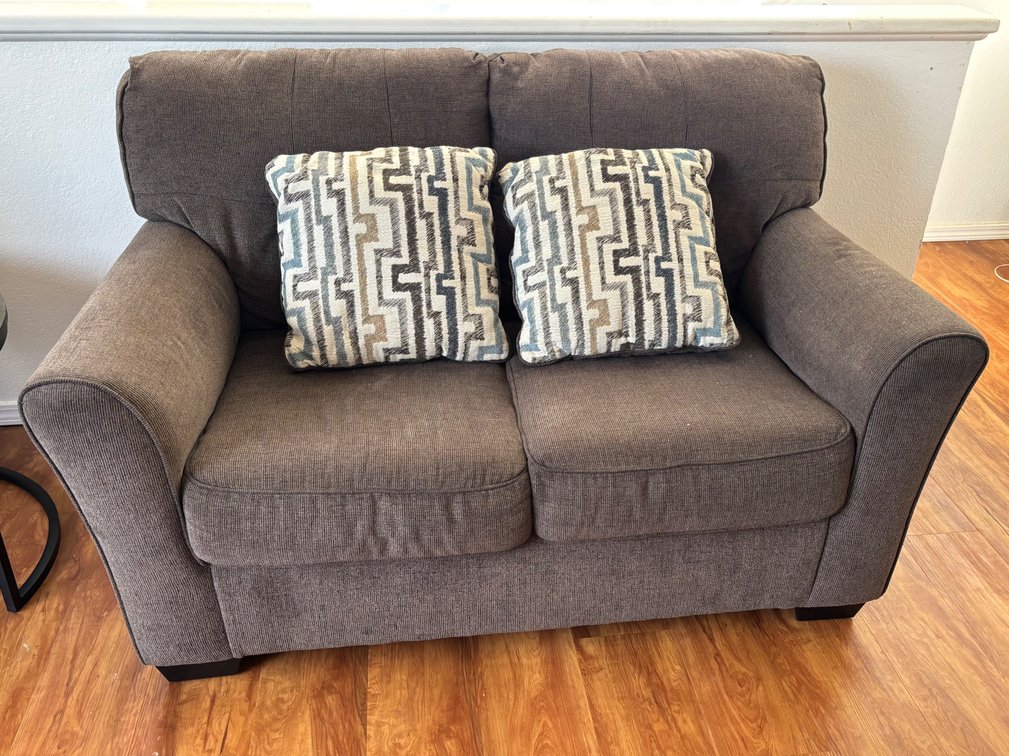 Ashley Furniture Granite Loveseat with 2 Accent Pillows