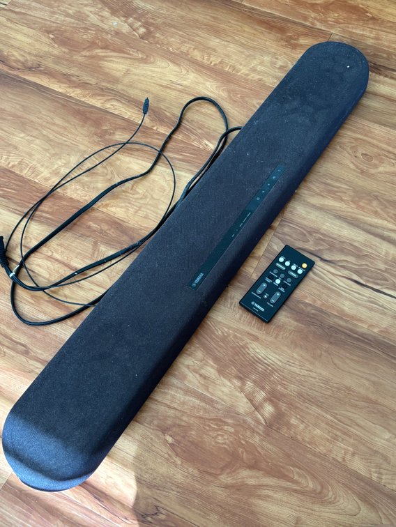Yamaha Sound Bar with Built In Subwoofers & Remote