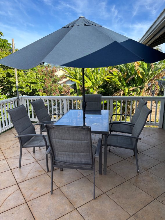 Outdoor Patio set with 6 chairs and Umbrella