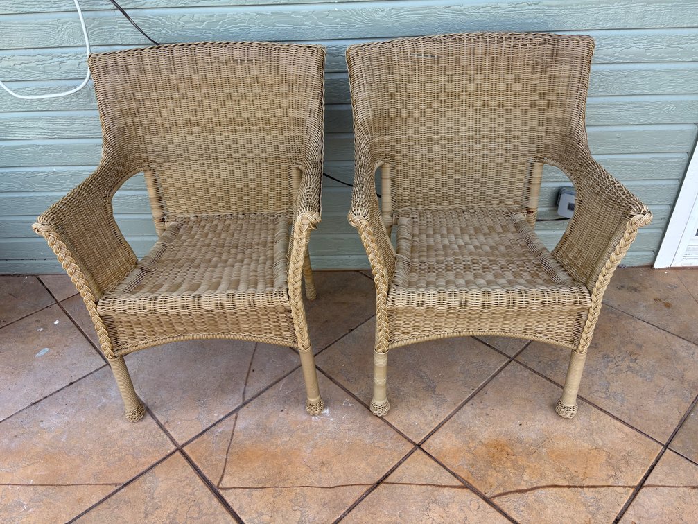 (X’s 2) Outdoor Chairs