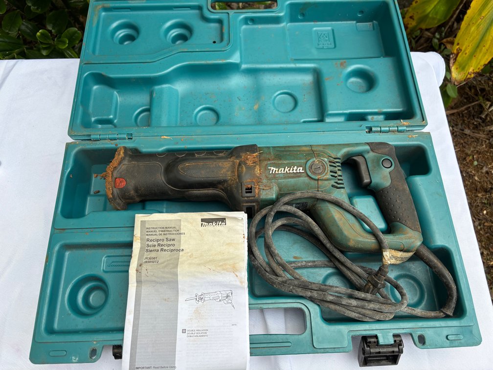 Makita Reciprocating Saw with Hard Case JR3050T