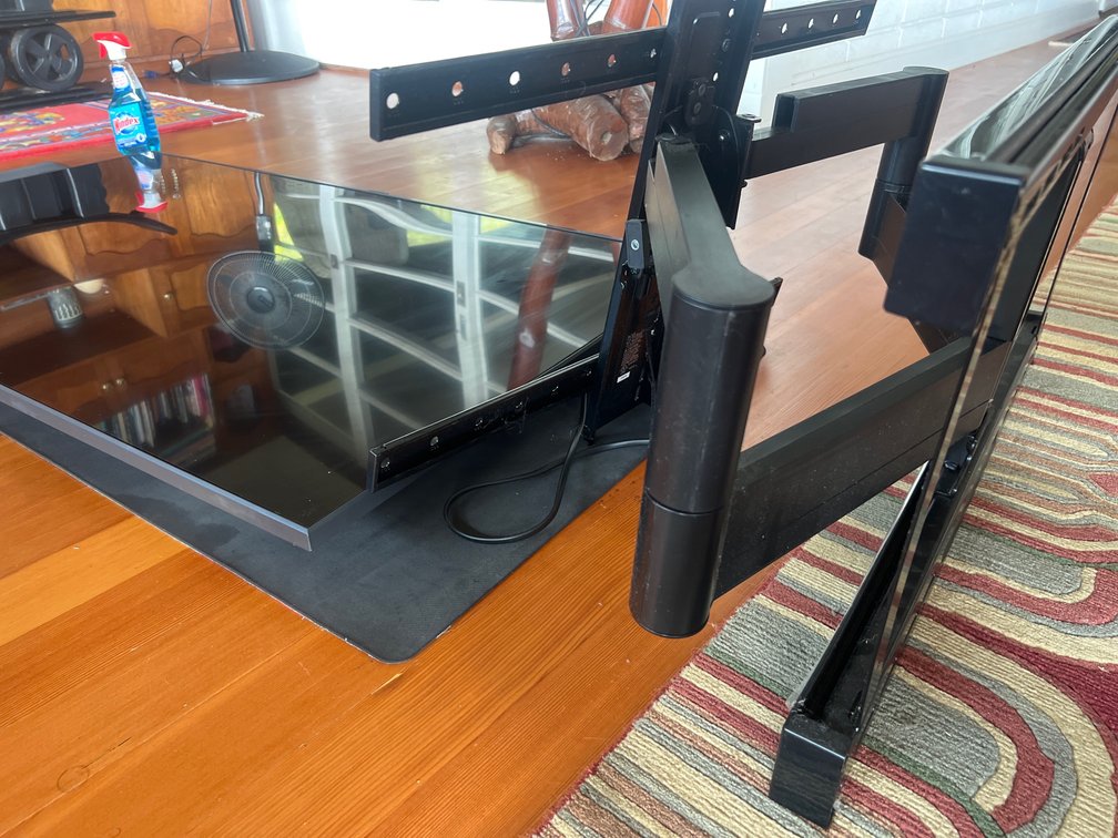 58in Samsung flat screen tv with wall mount