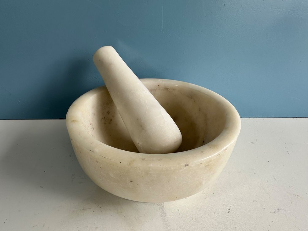 Classic Marble Mortar and Pestle – Kitchen and Cooking Essential