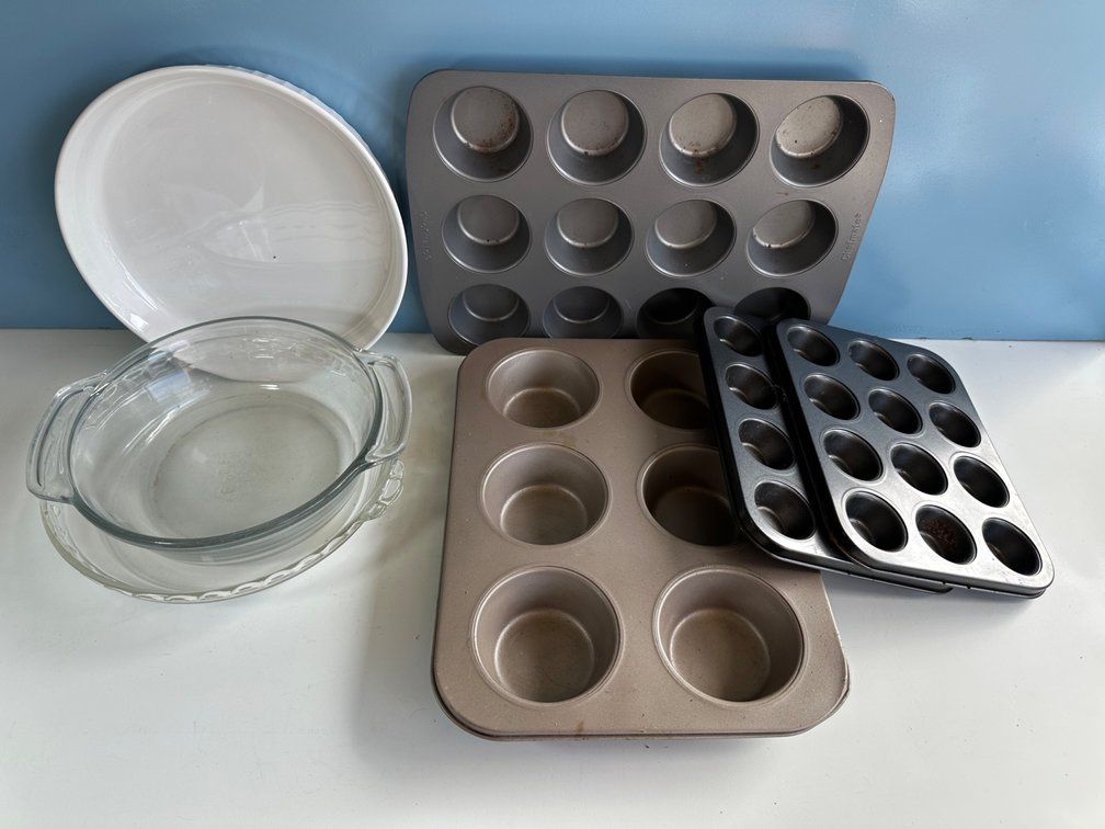 Lot of Kitchen Essentials – Pyrex Pie Dish, Muffin Pans and More!