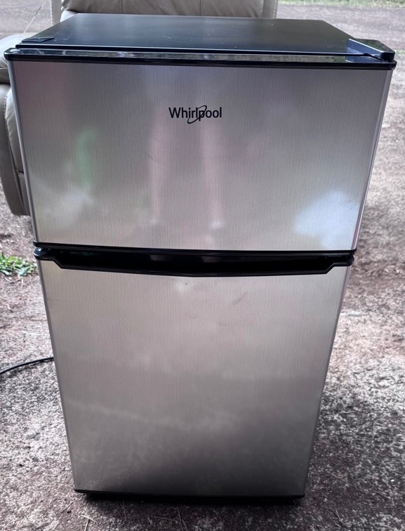 3.1 cu. ft. Mini Fridge w/freezer