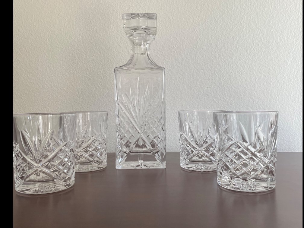 Lead crystal decanter and 4 glasses