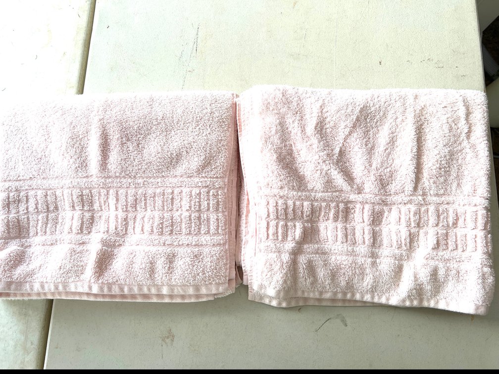 2 Fluffy Pink Bath Towels
