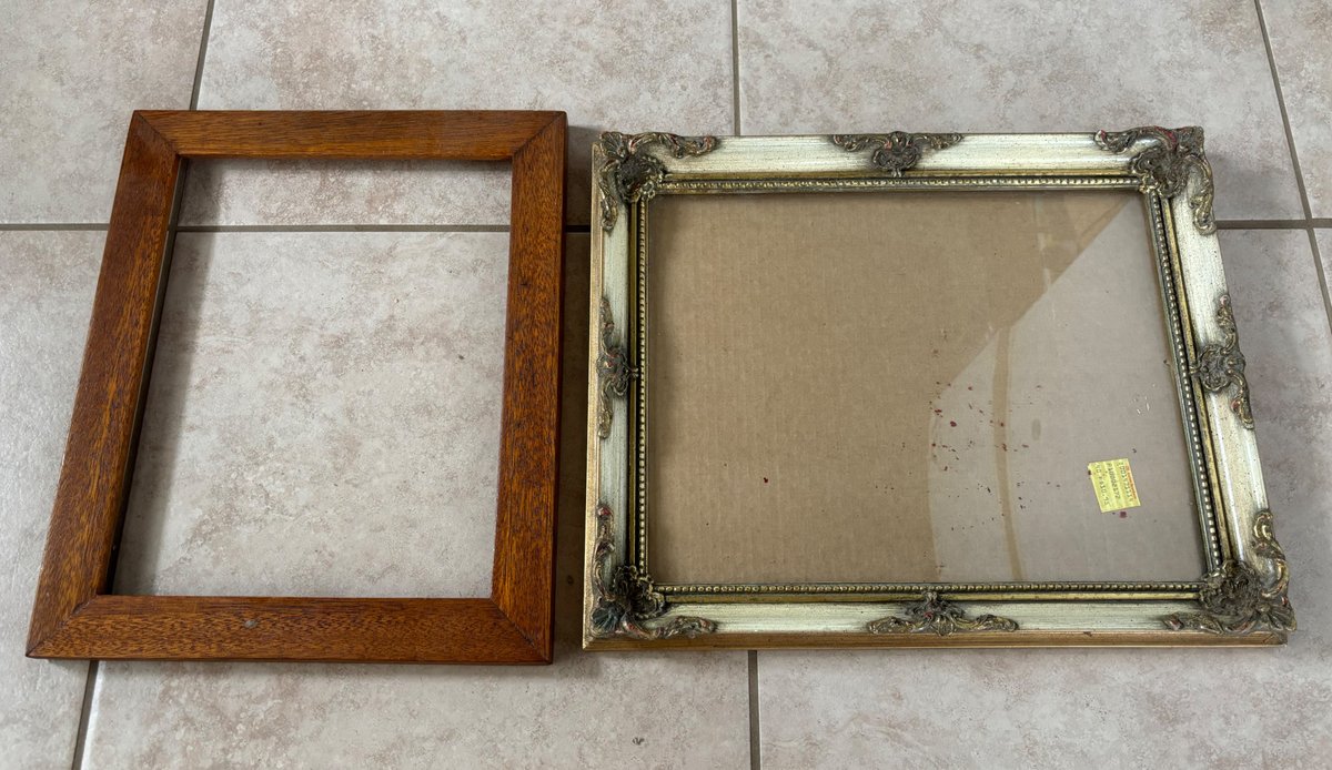 2 Photo Frames 