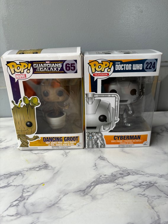 2 Funko Pop Figurines 