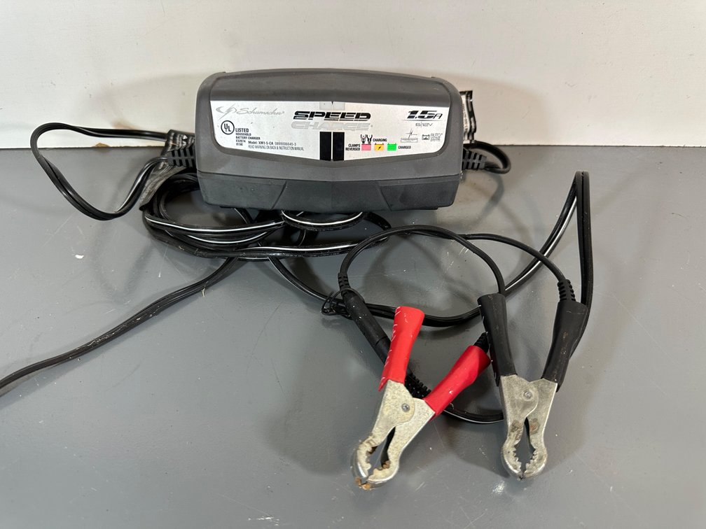Schumacher Battery Charger - Compact & Reliable