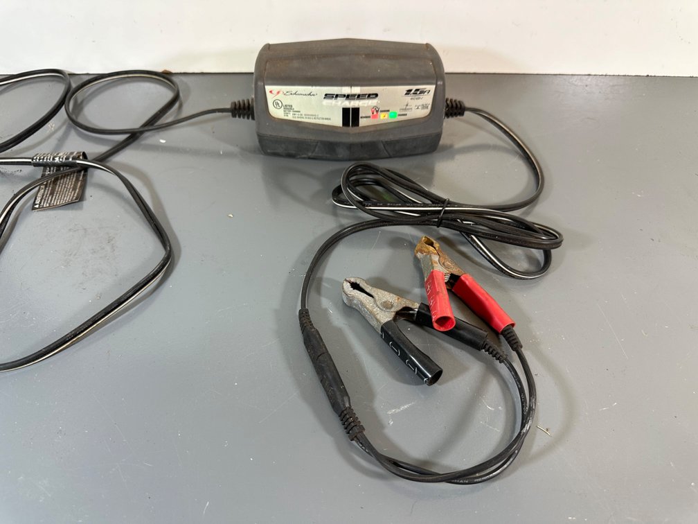 Schumacher Battery Charger - Compact & Reliable