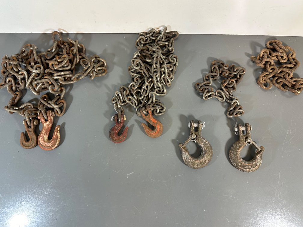 Heavy-Duty Chains with Hooks