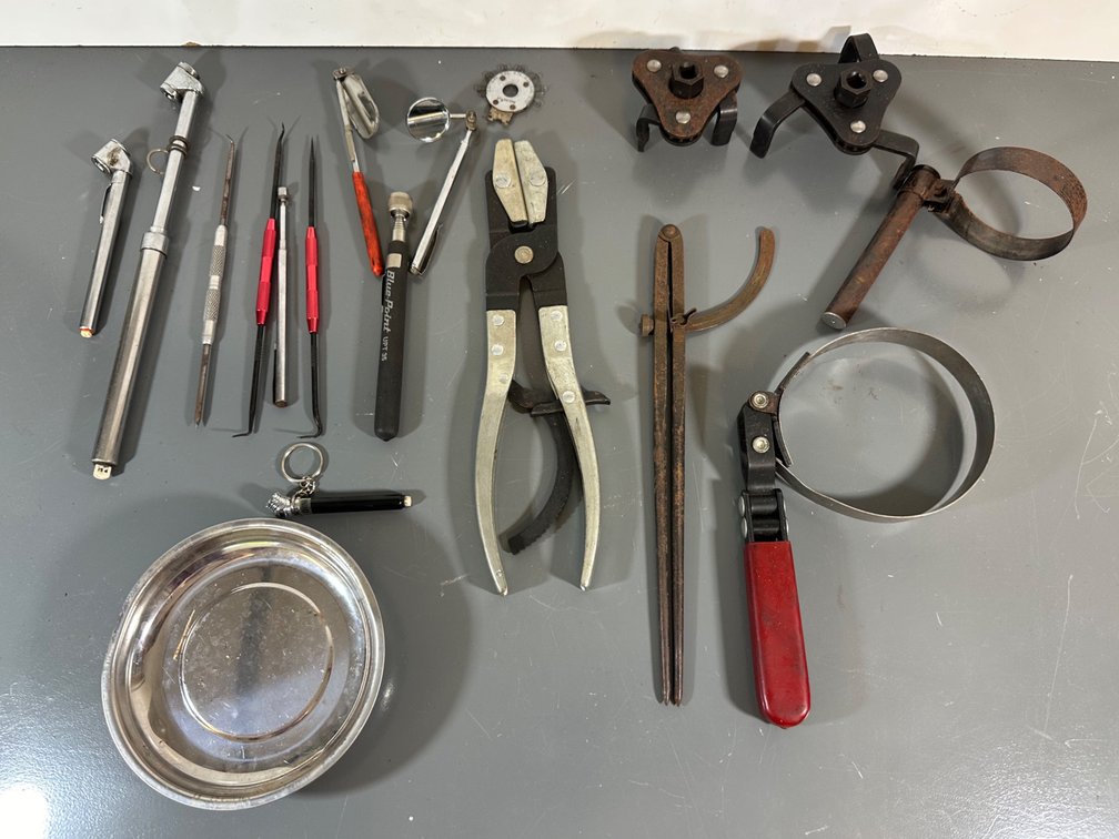 Mixed Set of Mechanical Tools - Versatile Hand Tool Collection