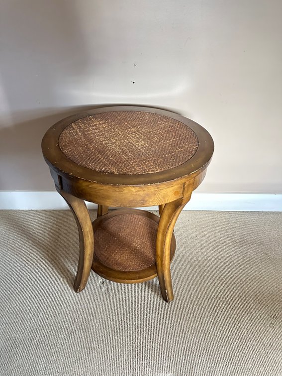 Round Wooden Side Table – Classic Design