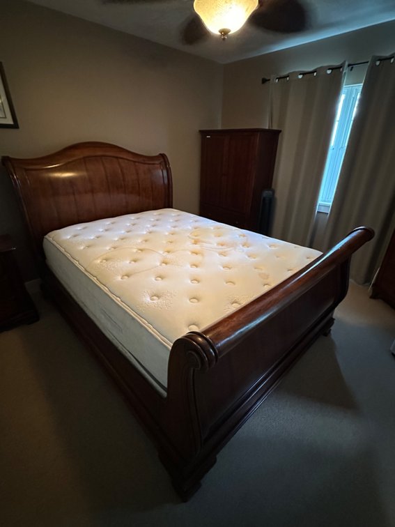 Elegant Wooden Sleigh Bed Frame – Classic Design, Rich Finish