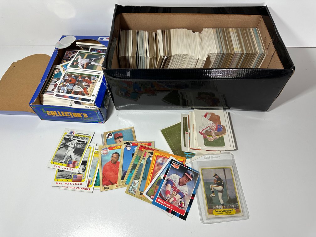 Massive Lot of Vintage and Modern Baseball Cards – Collector’s Dream!