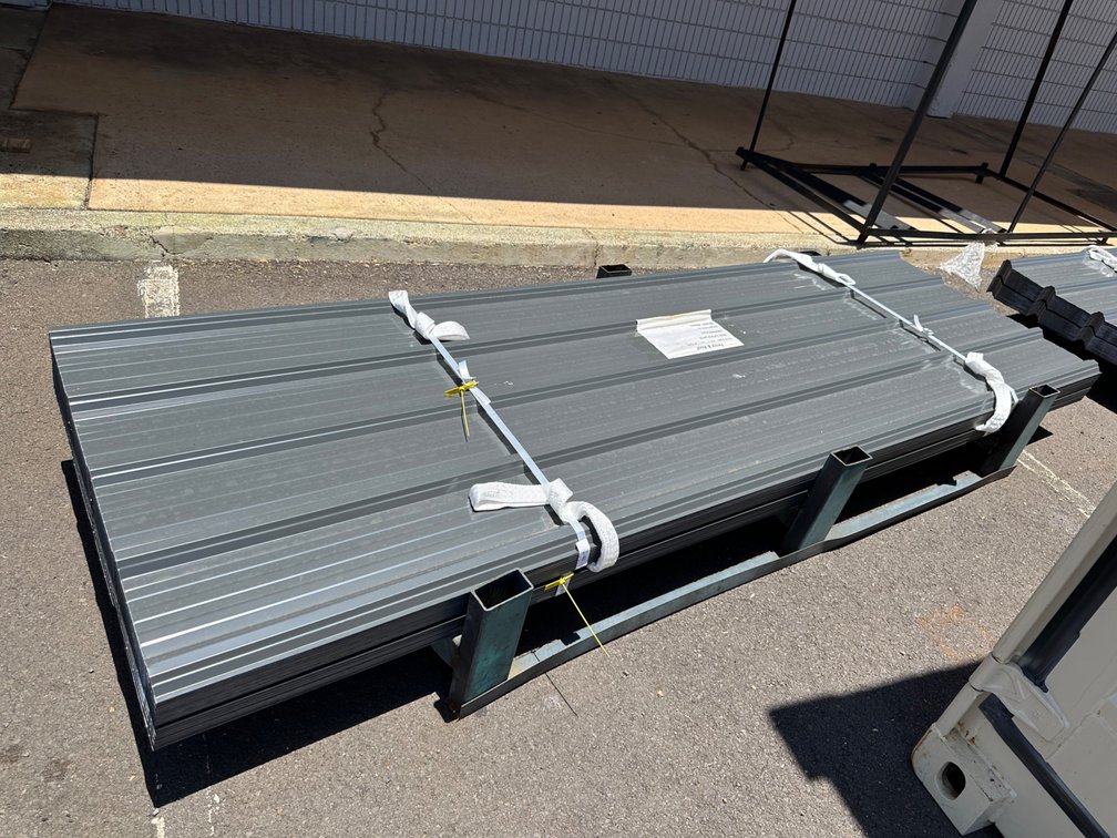 (X's 100) 9.8ft X 3ft Steel Surface Fence & Roof