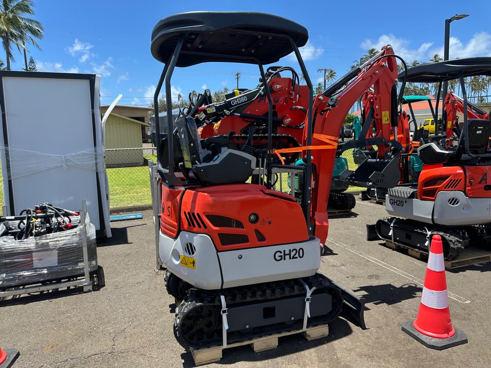 GH20 Mini Excavator – Red - Has Leak