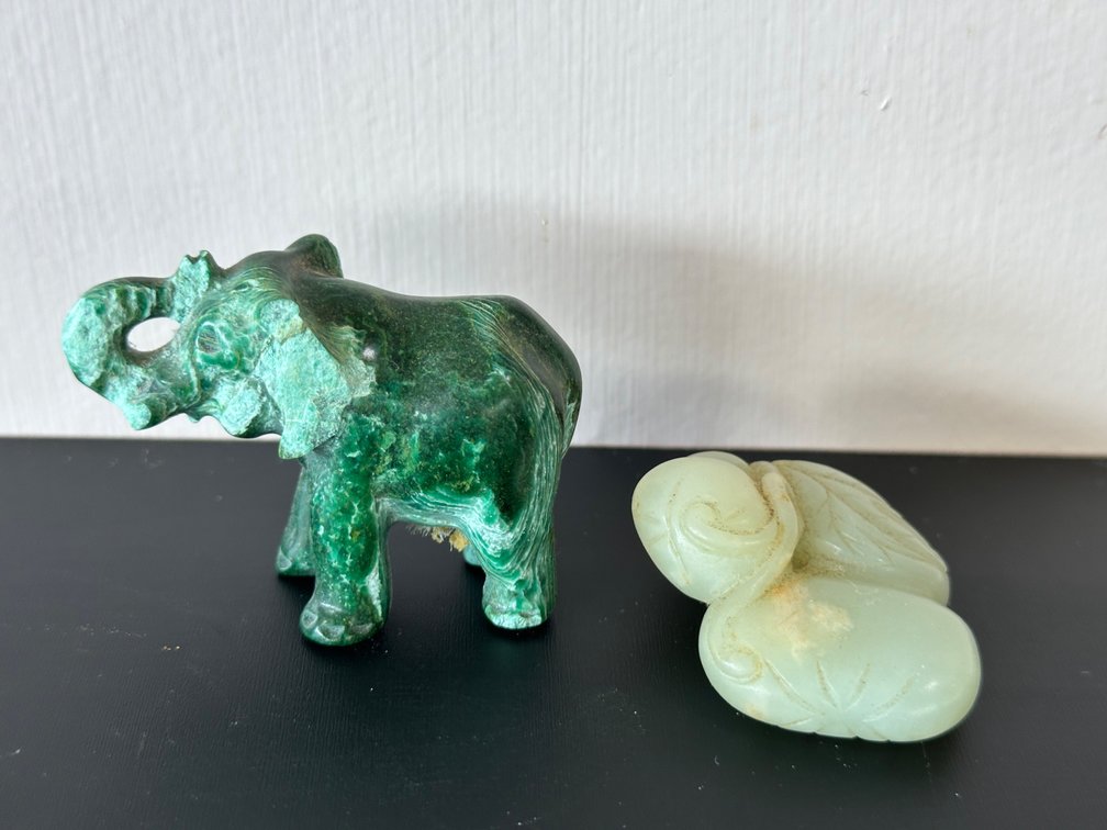 Beautiful Carved Malachite Elephant and Jade-Style Decorative Piece – Gorgeous Greens