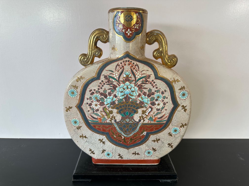 Hand-Painted Porcelain Moon Flask – Made in China, Macau