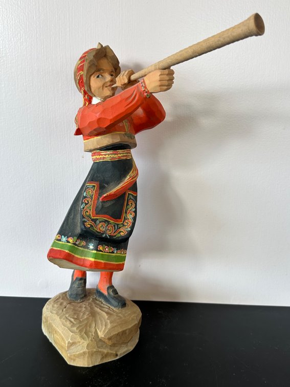 Hand-Carved Wooden Norwegian Figurine – Traditional Attire and Horn