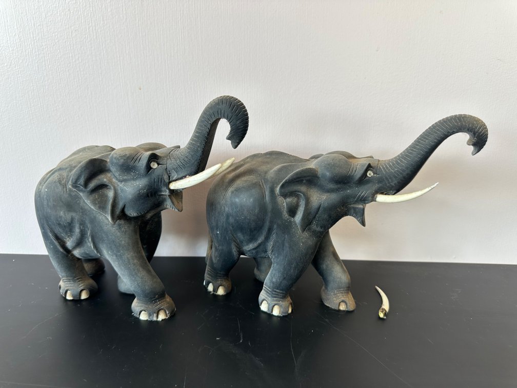 Hand-Carved Wooden Elephant Figures – Detailed Elephant Carvings