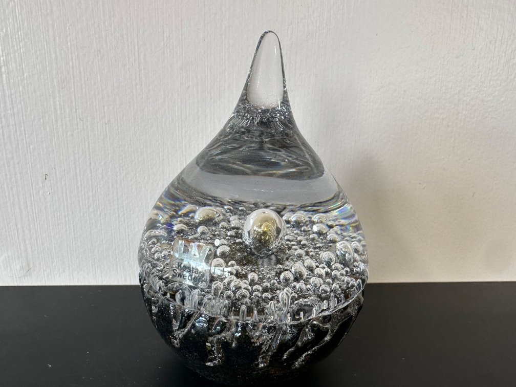 Kosta Sweden Art Glass Teardrop Figure – Signed “Kosta 97324 Warff”