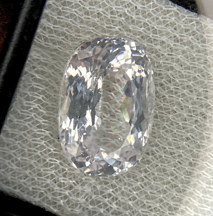 12 CARAT - VVS Oval Light Pink Kunzite Gemstone with Perfect Cleavage! 16mm x 11.5mm