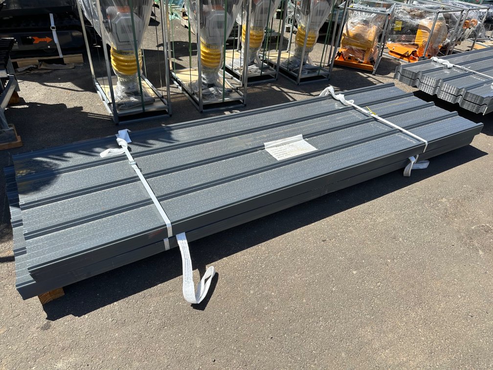 (X's 100) Steel Surface Fence & Roof