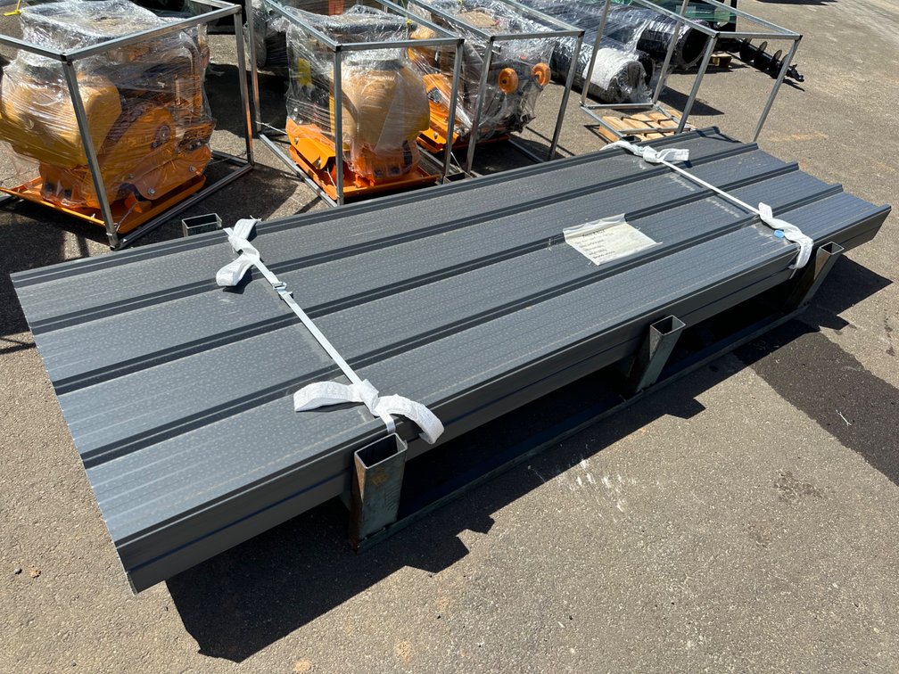 (X's 100) Steel Surface Fence & Roof