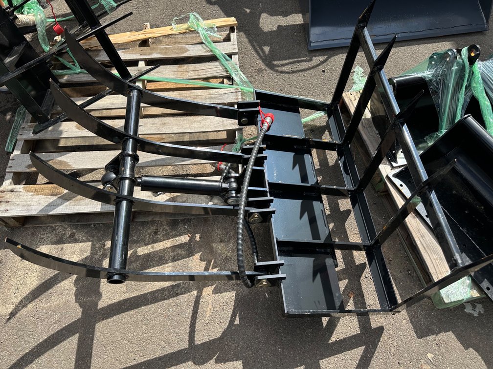 Grabbing Fork Attachment