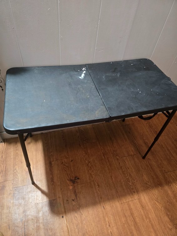 Folding table