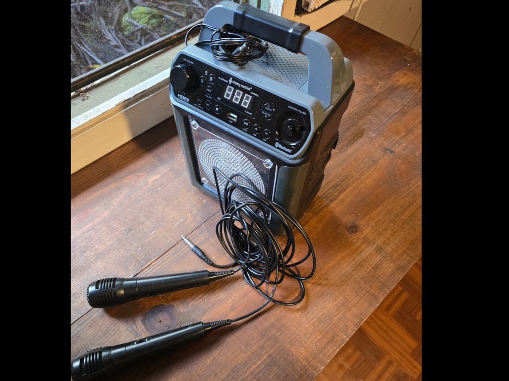 Speaker/ radio/  karaoke machine