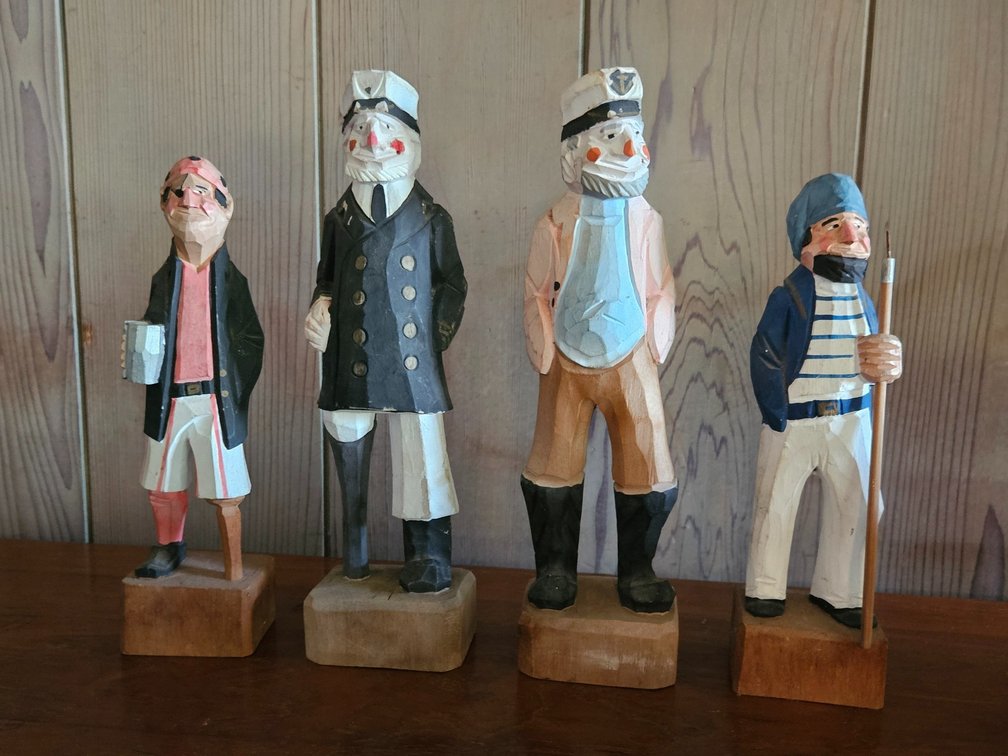 4 sea dog's. 