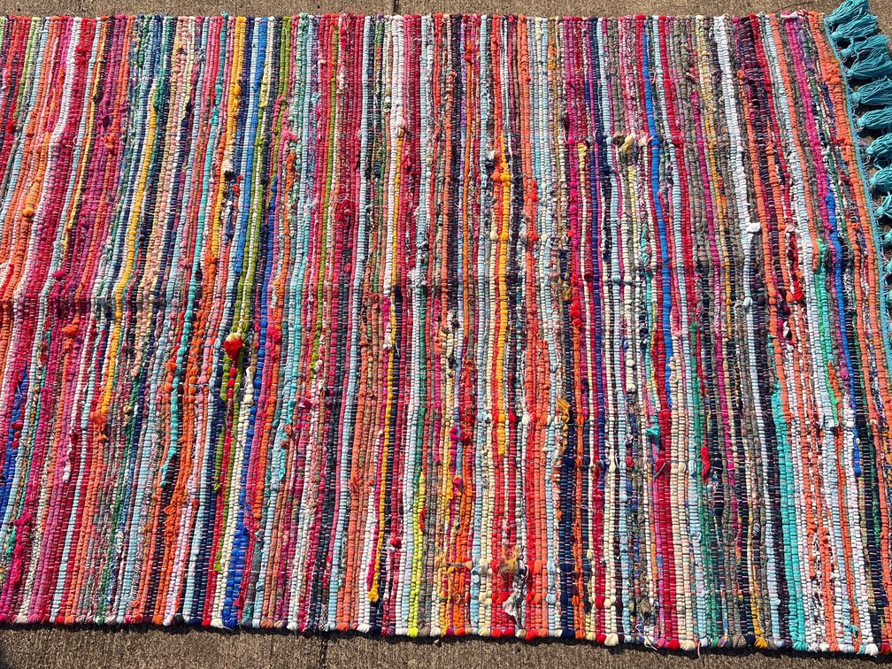 Large wooven rug 4ft wide 6.5ft long 