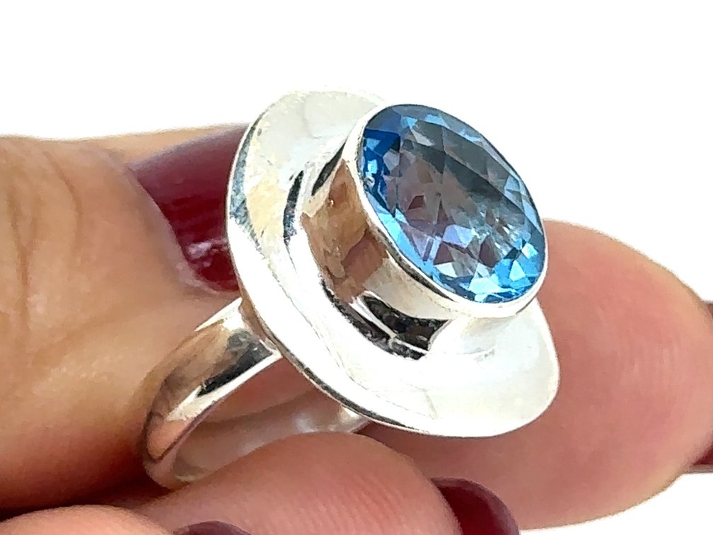 Bold 925 Sterling Silver Ring with Intense Blue Topaz – Size 6