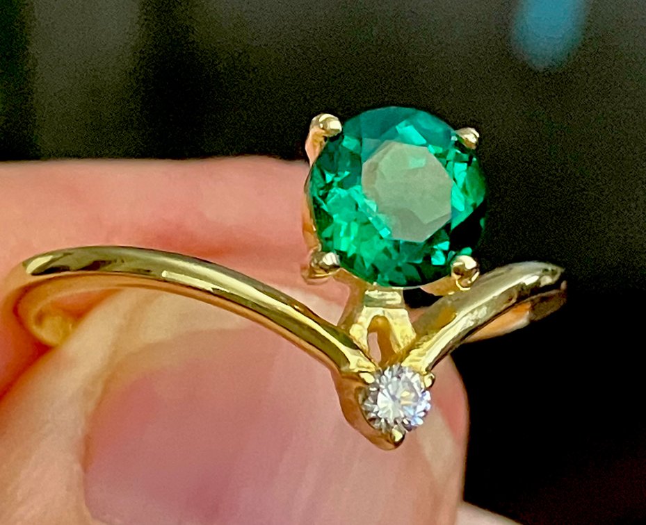 1-Carat 6-MM Round Chatham Gorgeous Green Emerald W/ Brilliant G-Color, 2.3mm  Accent Diamond