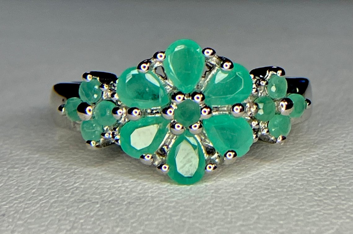 NEW Natural Emerald Ring  1.11 ctw  3.09 Grams 